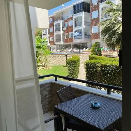 Side'de Havuzlu Daire Appartement